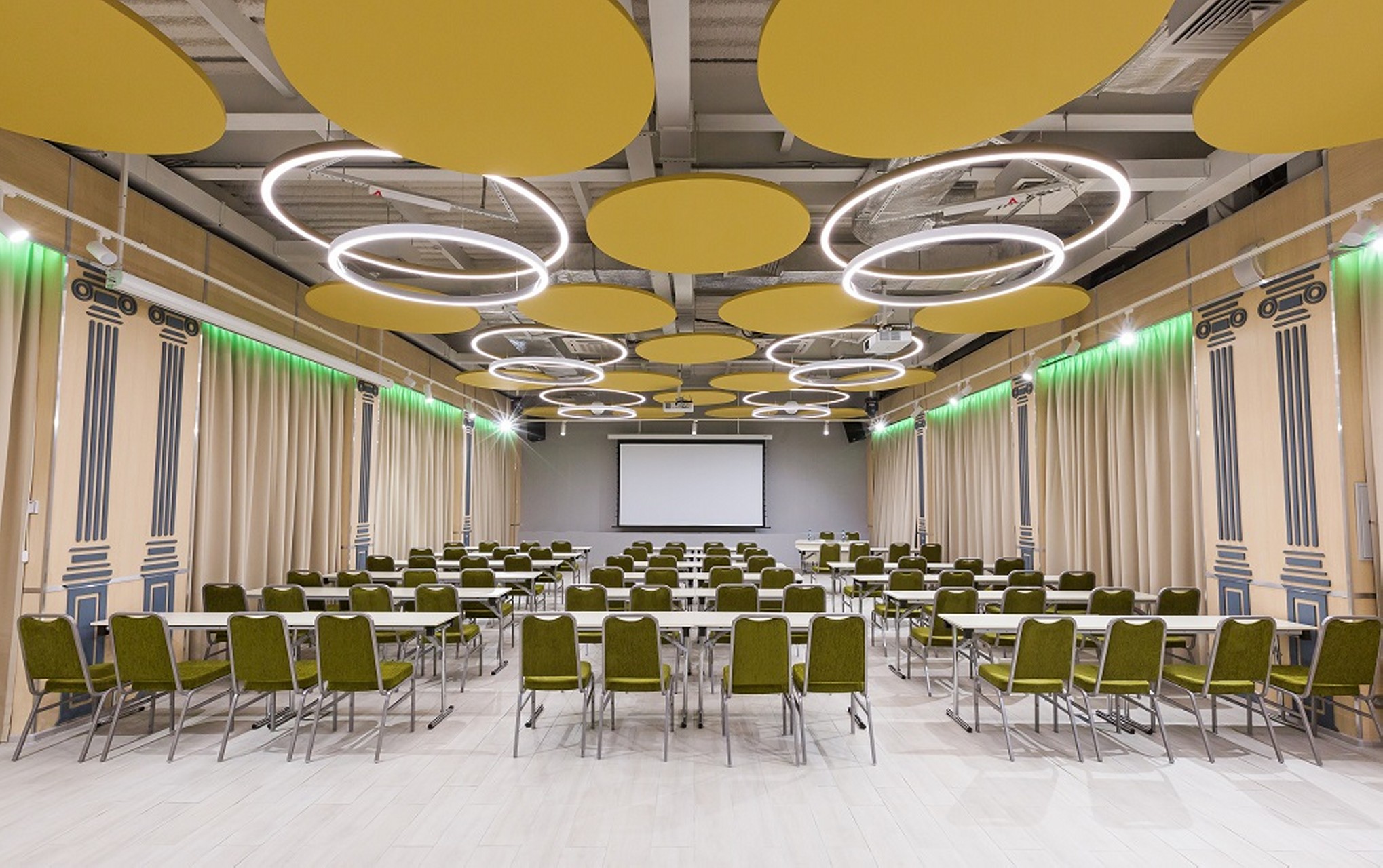 Отель Holiday Inn Ufa приглашает в свой новый мультиформатный зал «Гафури»
